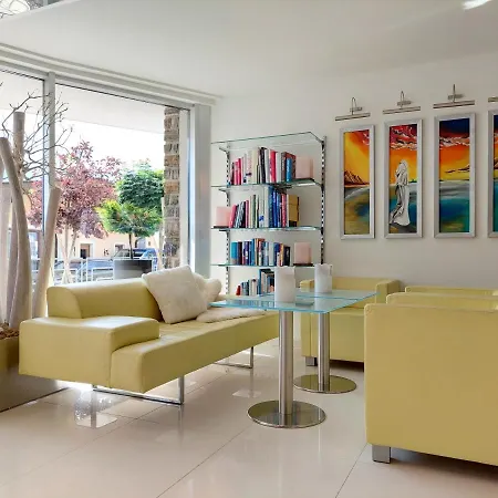 Royal Aparthotel 4*