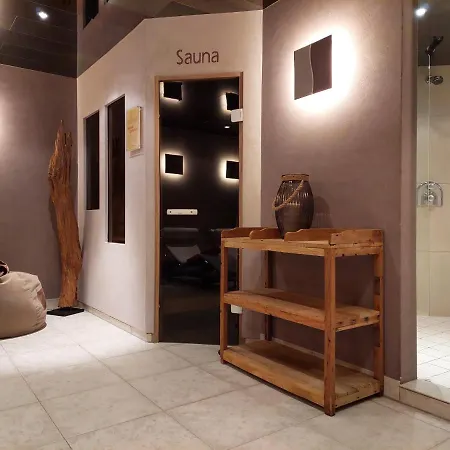 Royal Ξενοδοχείο με διαμερίσματα Ζόλντεν